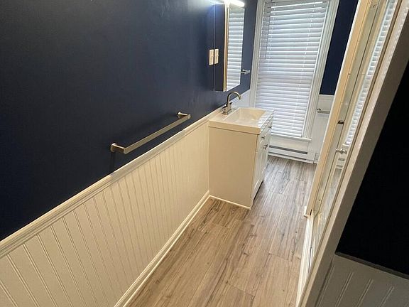 4th image of 11 W Burd St #2