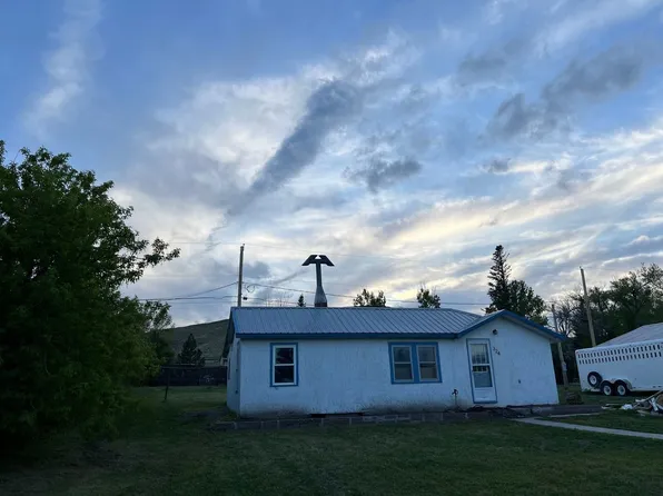 324 S Oil Ave, Lusk, WY 82225