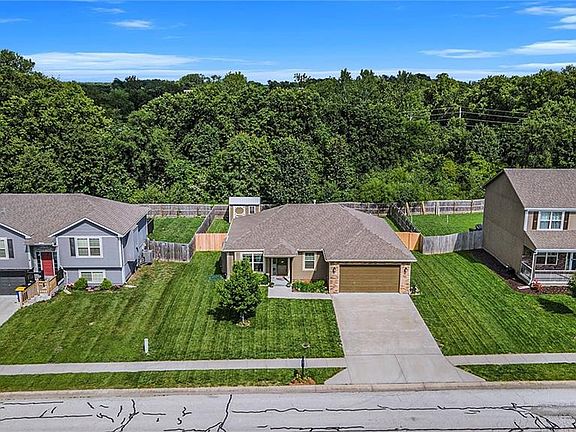 2nd image of 19117 NE Switchgrass Dr