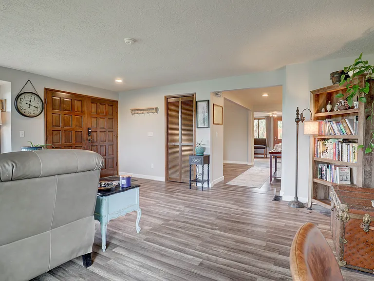 Windemere Dr NW — Photo 6