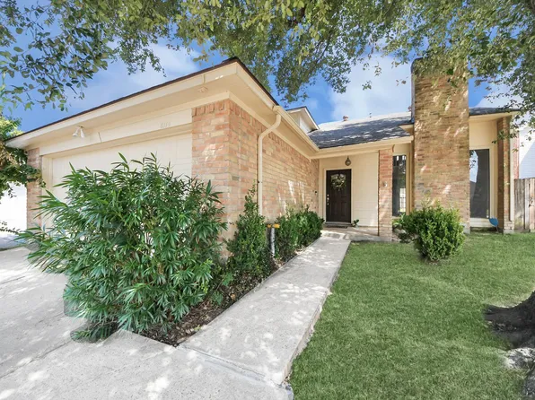 8114 Misty Ridge Ln, Houston, TX 77071