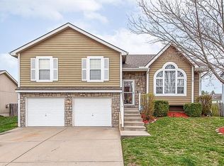 1426 Redwood Dr, Eudora, KS 66025