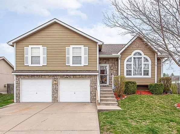 1426 Redwood Dr, Eudora, KS 66025