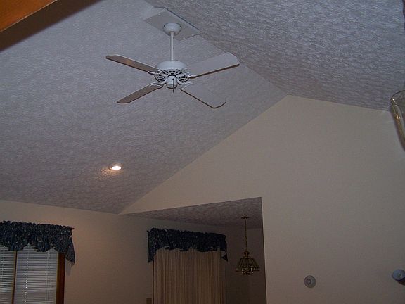 4th image of 1363 Taft Pl #17