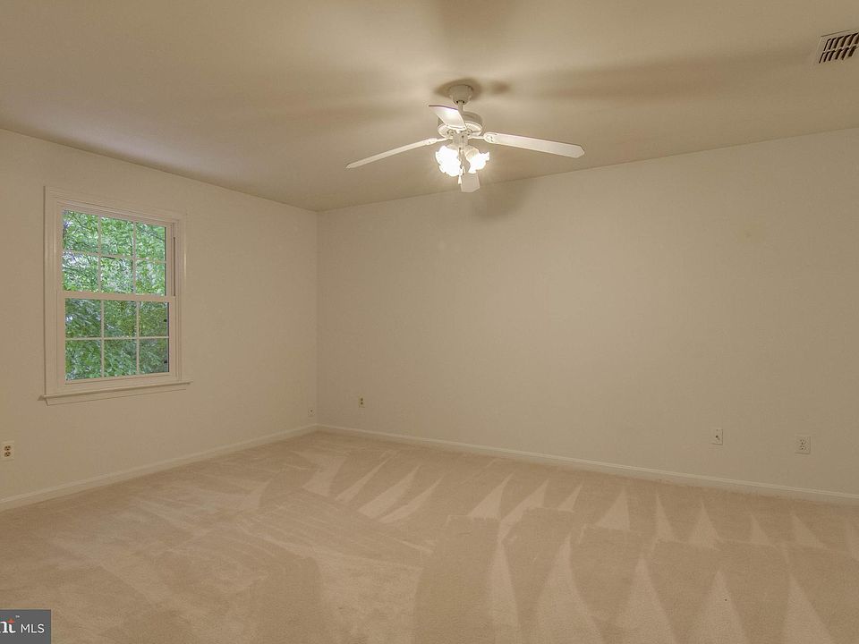 2nd image of 5360 Wade Ln