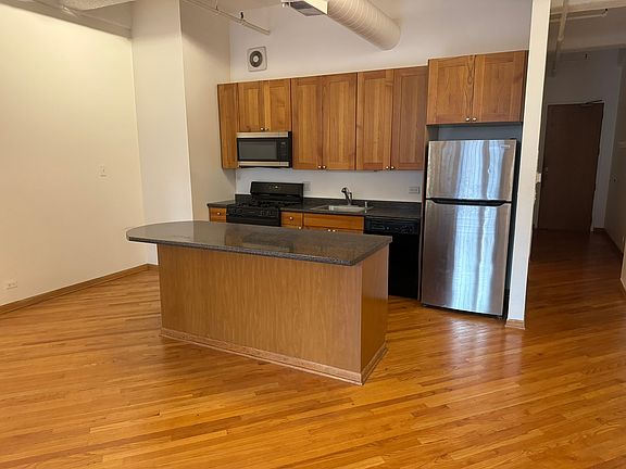 3rd image of 633 S Plymouth Ct APT 504