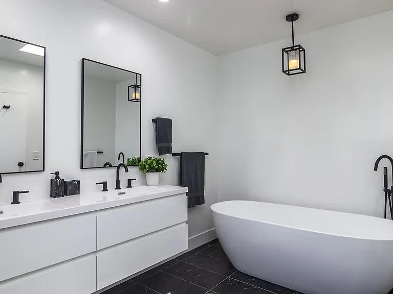 6135 Wilkinson Ave — Photo 15