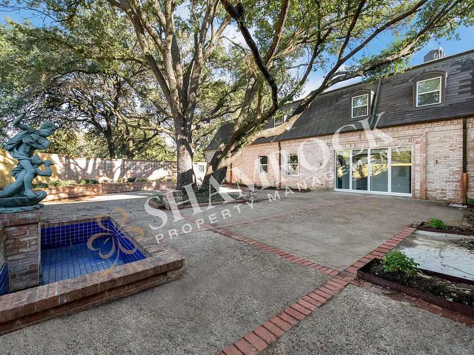 701 N New Rd #200