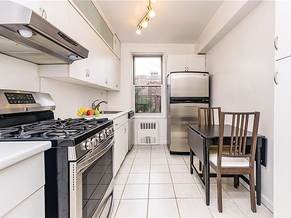 3rd image of 91 E Van Cortlandt Ave #7C