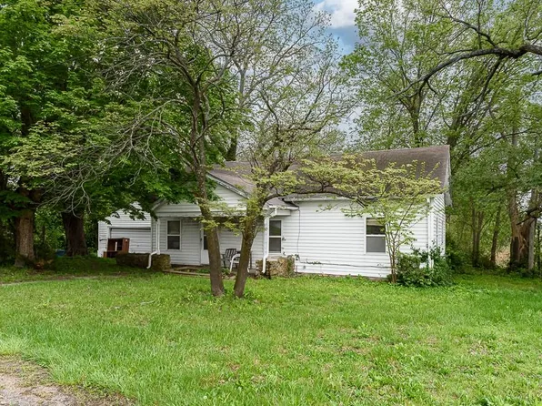 104 E 8th St, Tonganoxie, KS 66086