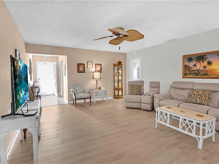 1251 Broadwater Dr — Photo 4