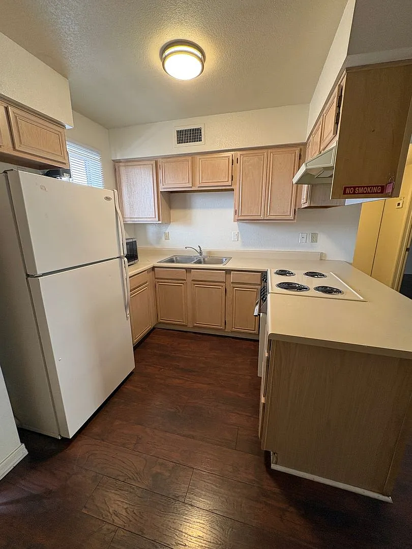 Unfurnished Xanadu Condo! — Photo 4