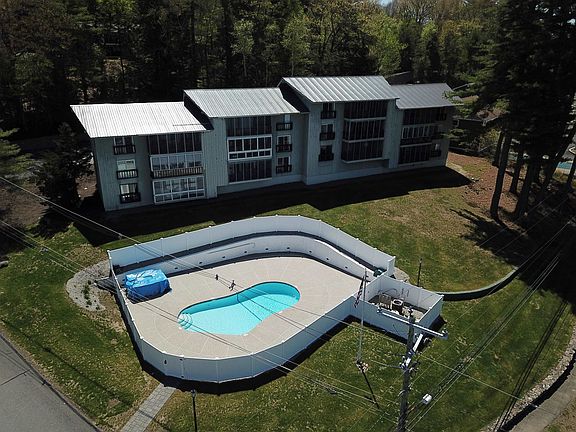2nd image of 883 Weirs Boulevard #2