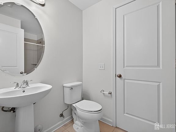 5th image of 197 Roosevelt Dr