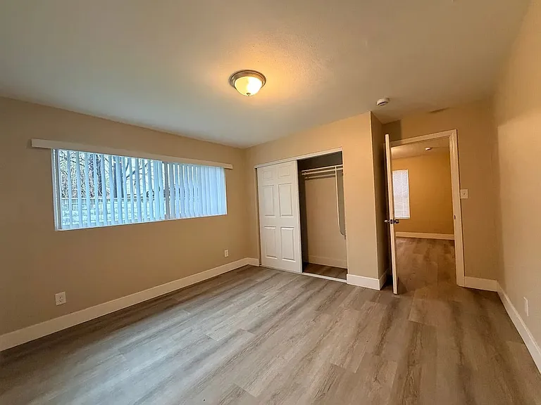 1550 N Pershing Ave — Photo 19