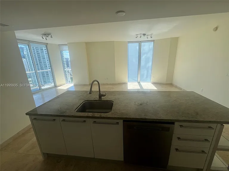 185 SW 7th St #3211 — Photo 5