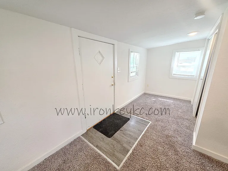 2602 Essex Ave — Photo 8