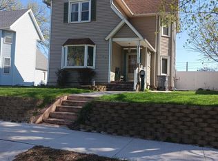 230 17th Pl, Clinton, IA 52732