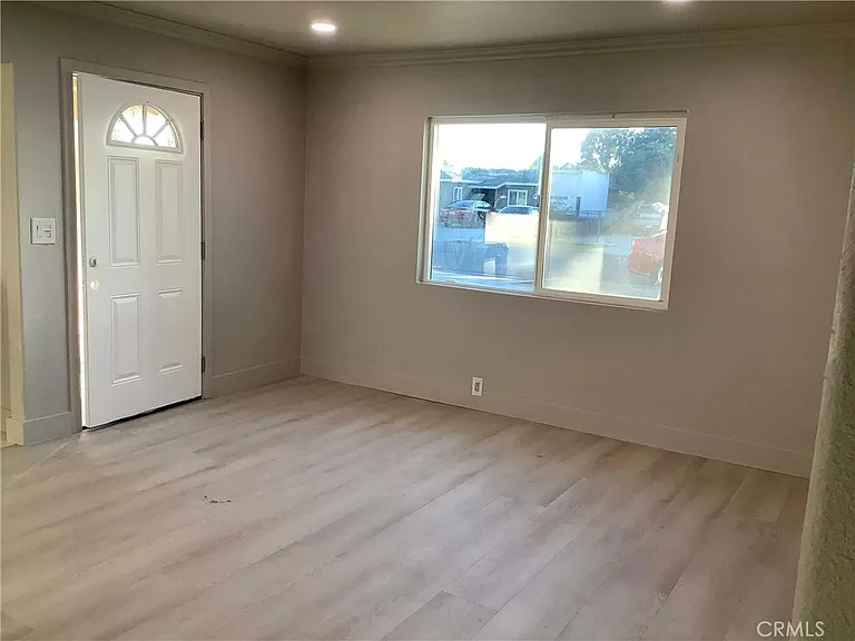1113 S Virlee St — Photo 2