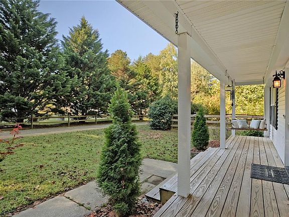 3rd image of 3931 Crosscreek Ln