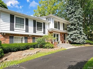 4733 S Valleyview Rd, West Bloomfield, MI 48323