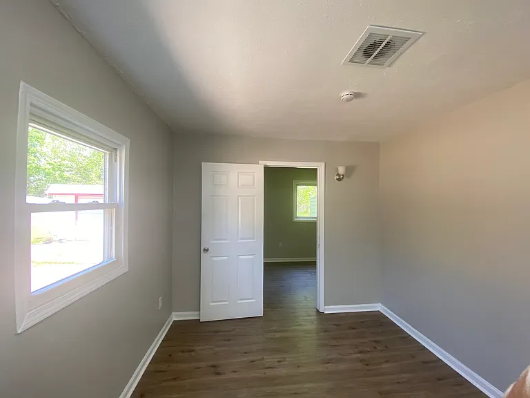 12202 Lena Ave — Photo 2