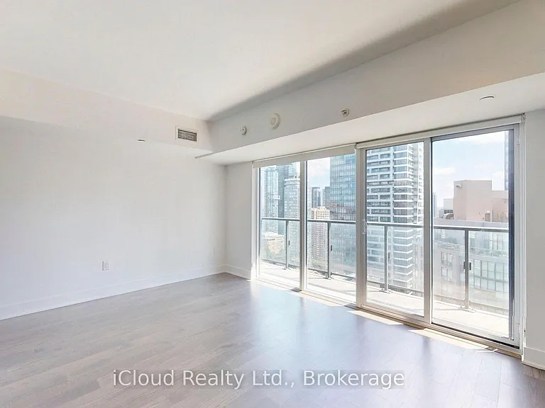 955 Bay St #2818 — Photo 15