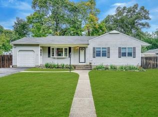 6 Willow St, Centereach, NY 11720