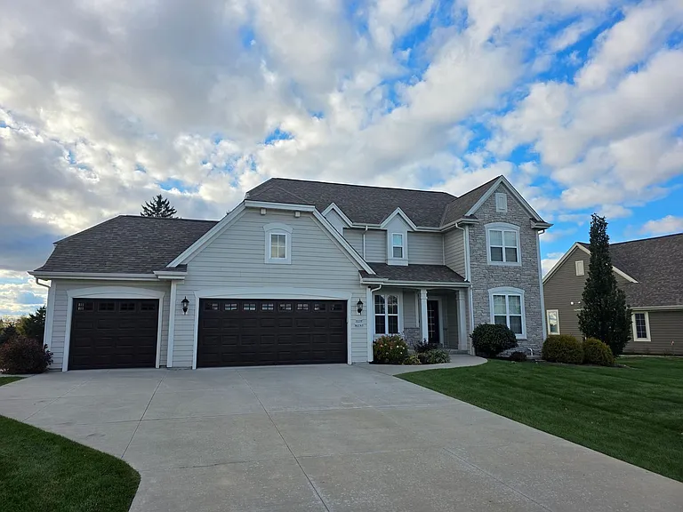 W239N3743 River Birch Ct — Photo 2