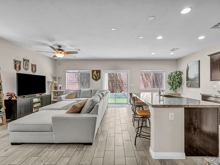 6777 Byron Bay Ct — Photo 39