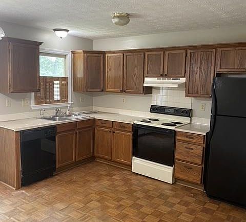 3rd image of 3633 White Pine Dr