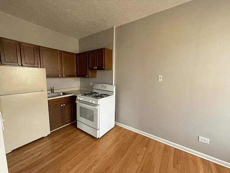 Buena Terrace - 4242 N Sheridan Rd — Photo 22