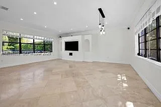 712 Cremona Ave — Photo 3