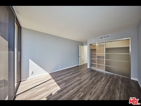 5th image of 600 W 9th St APT 1204