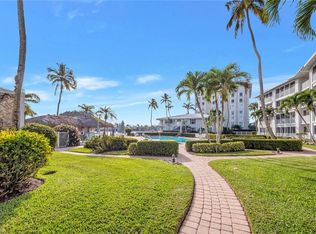 2800 Gulf Shore Blvd N APT 304, Naples, FL 34103