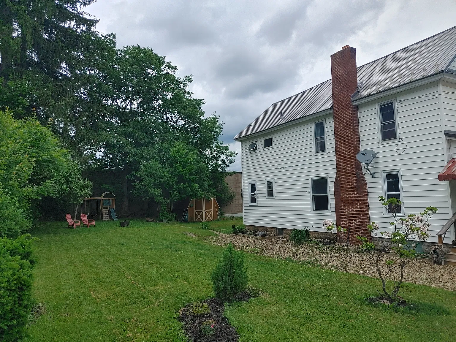 4 bed, 1.5 bath, 1600 sqft, $1,350 — Photo 1