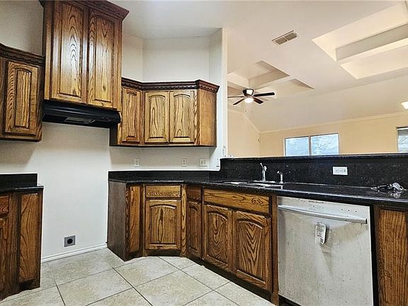 4th image of 1908 Primrose Dr