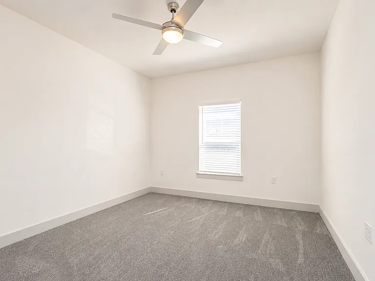Azalea Bay Apartments — Photo 43