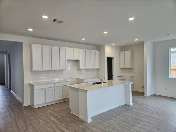 1751 Primrose Pointe Dr, Crosby, TX 77532