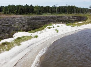 215 Garbacon Dr, Beaufort, NC 28516