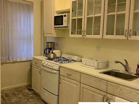 5th image of 205 W 15th St APT 2H