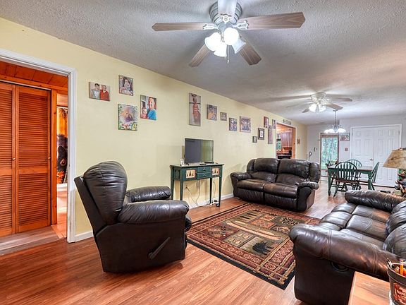 4th image of 647 Happy Hollow Cir