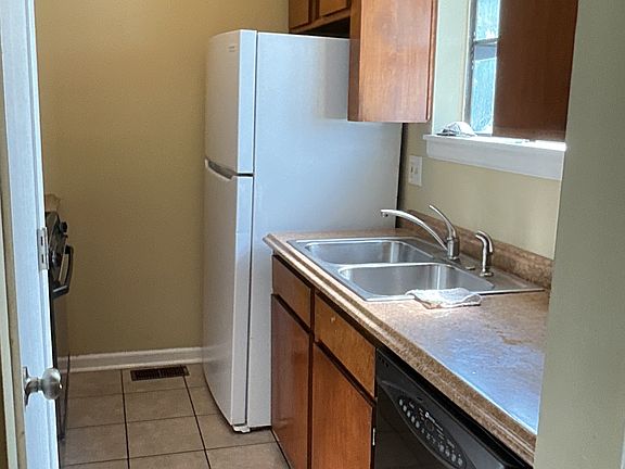 5th image of 2815 Eaton St