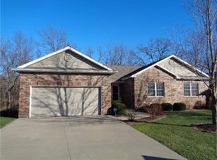 612 Carriage Ct, Nevada, MO 64772