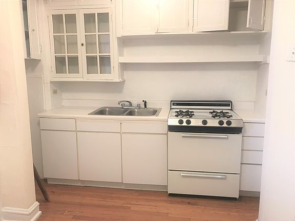 3rd image of 4439.5 N Wolcott Ave #2W