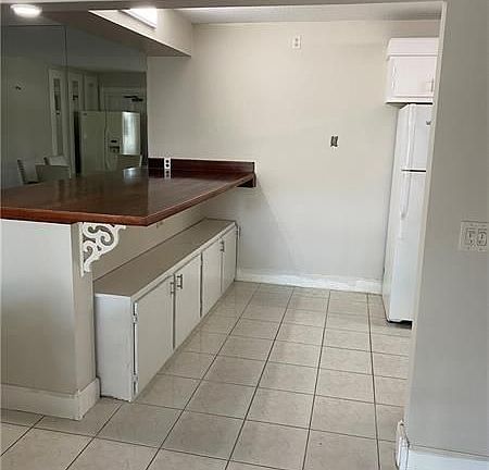 5th image of 1013 Green Pine Blvd APT H1