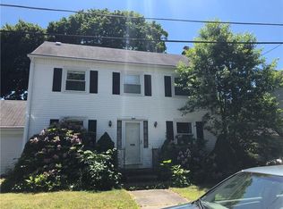 8 Englewood Ln, Warwick, RI 02888