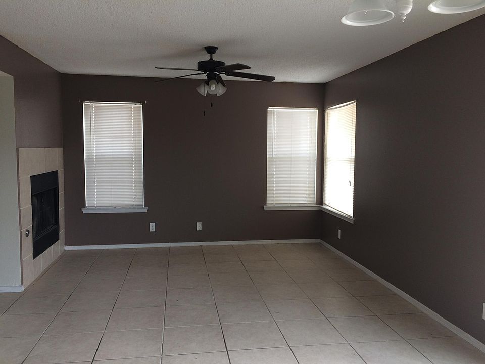 2nd image of 252 Northbrook Ct
