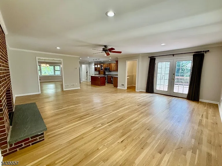 48 E Madison Ave — Photo 17
