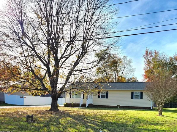 105 Dove Meadows Dr, Archdale, NC 27263